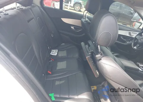 2015 Mercedes-Benz C 300 4Matic/Luxury 4Matic/Sport 4Matic z USA, uszkodzony, nr VIN 55SWF4KB5FU010207